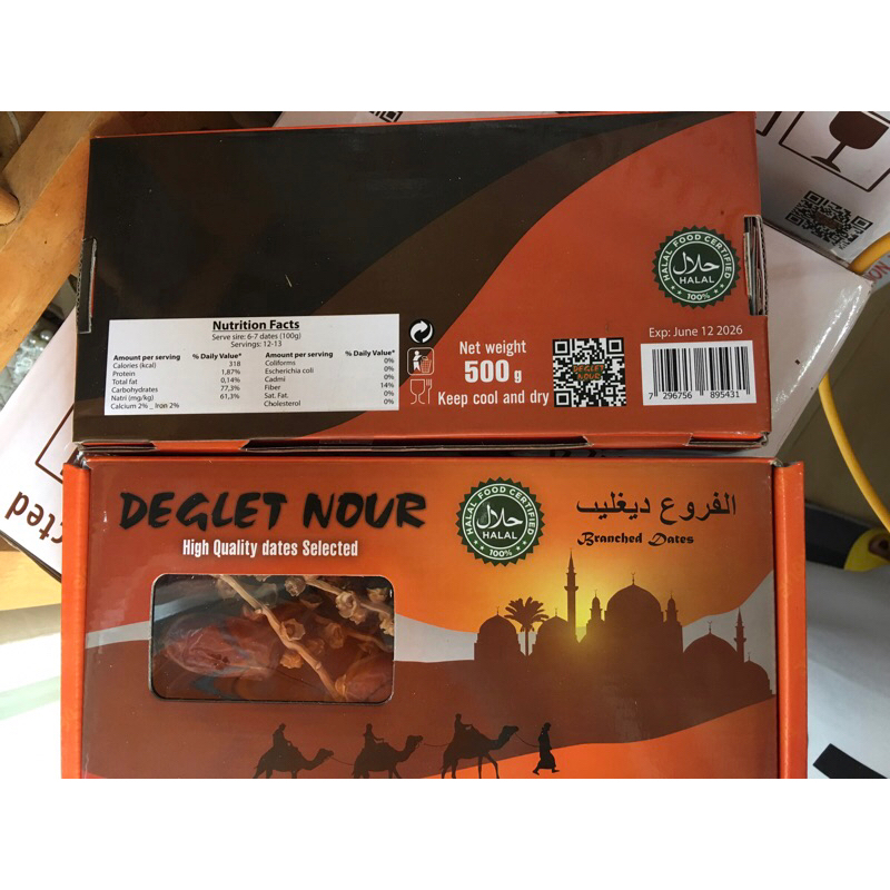 Chà là khô nguyên cành của Isreal hộp 500g