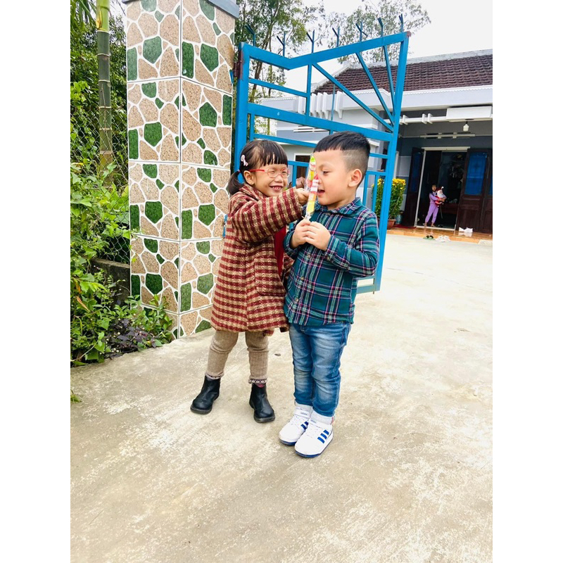 Áo sơ mi kẻ xanh bé trai