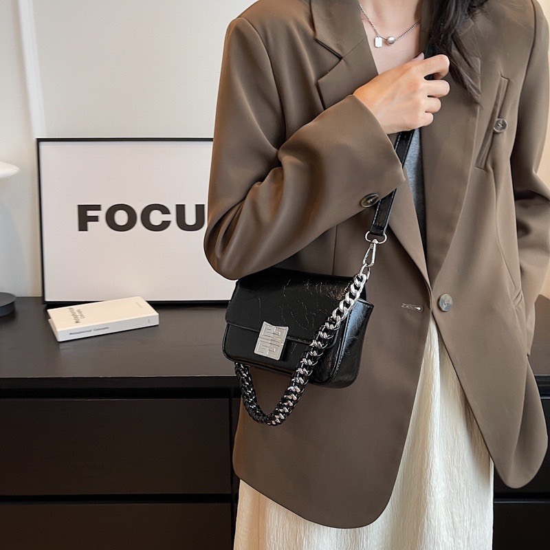 Túi Xách Đeo Vai Hình Vuông Cỡ Nhỏ Phối Dây Đeo Sợi Xích Thời Trang Pháp 2023 Cho Nữ