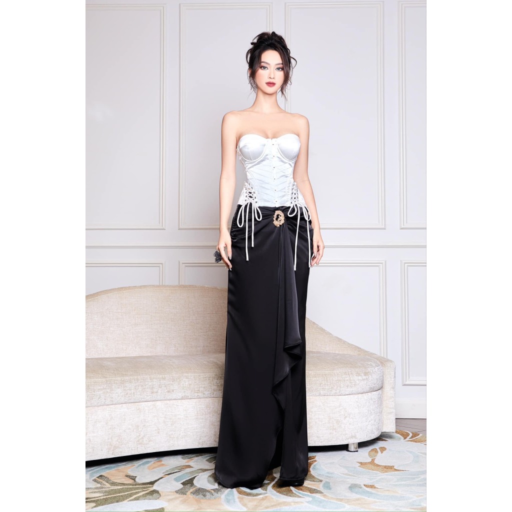 ÁO CORSET VẢI NẸP SẮT - CHÂN VÁY ĐEN XẺ TÀ GÀI CHARM VÀNG