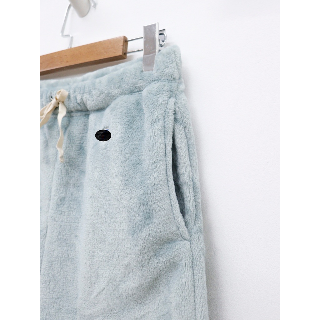 C3099 - Quần short nỉ lông  thêu chữ trước