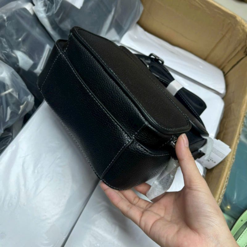 Túi nam đeo chéo Coac phom hộp nắp gập hai ngăn size 22