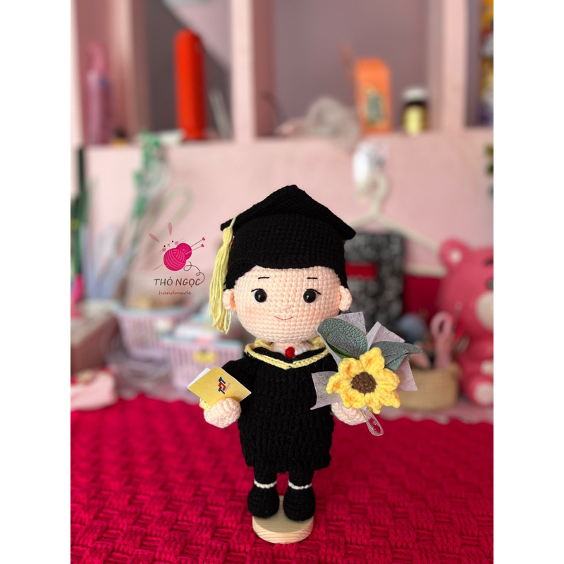 Búp bê tốt nghiệp bằng len thủ công handmade