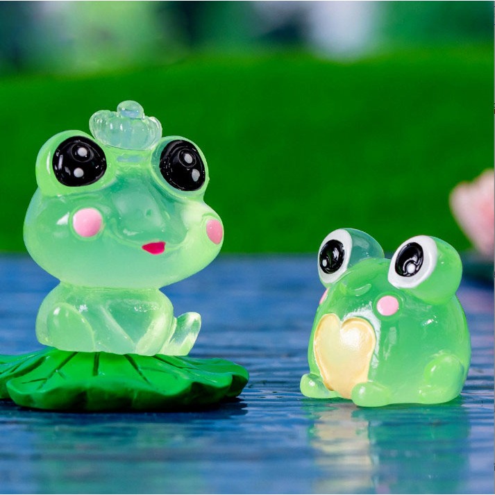 Mô hình charm dạ quang gia tộc ếch trang trí bàn