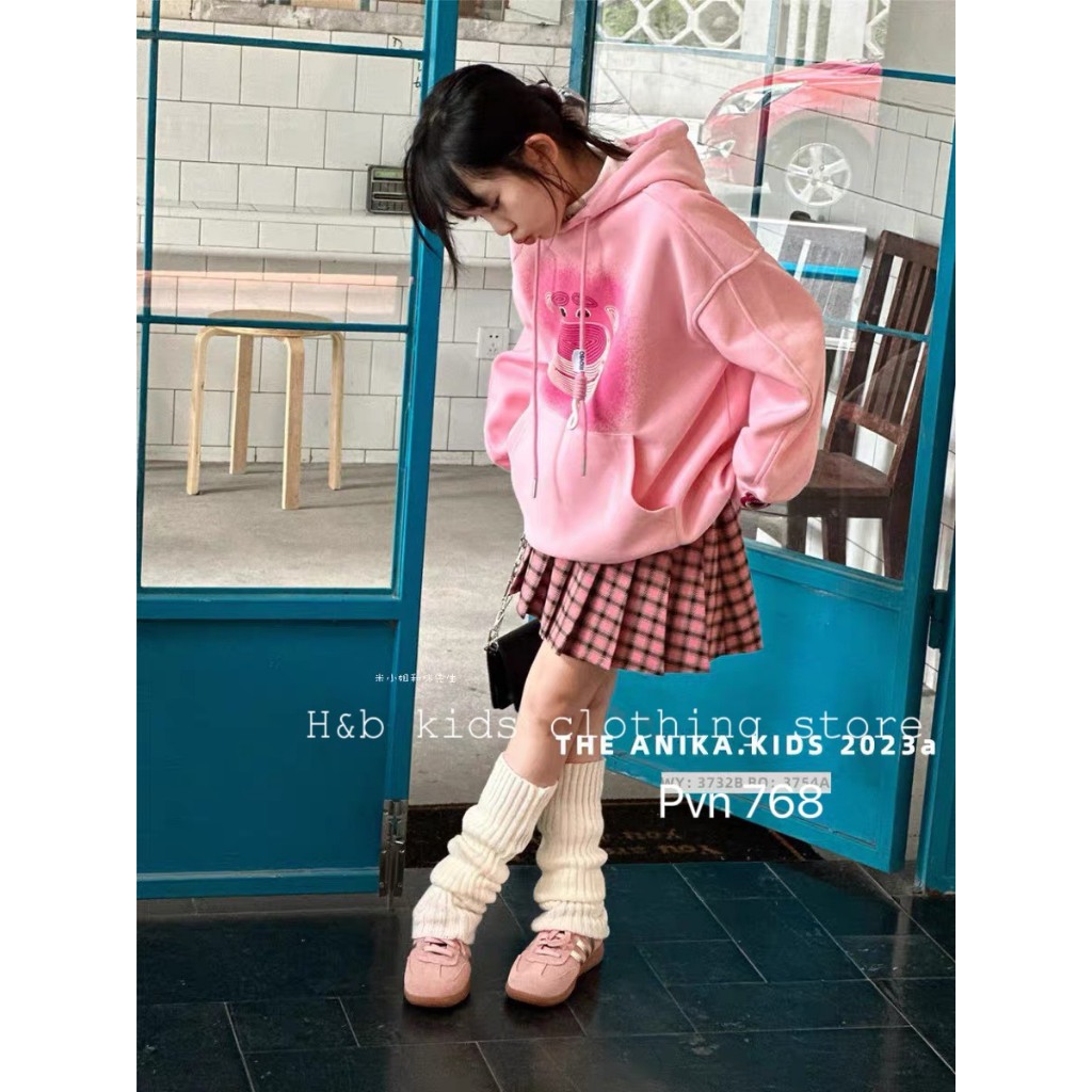 Áo Hoody bé gái , Áo thu đông da cá mũ họa tiết gấu dâu cho bé gái 8-28kg