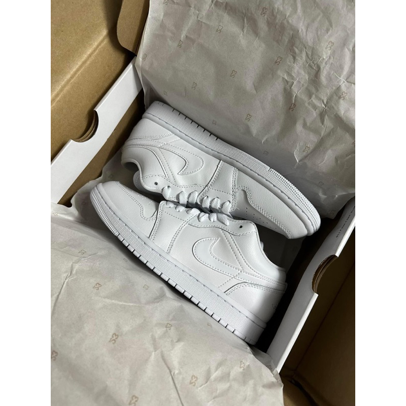 Giày Sneaker Nike Air Jordan 1 Low GS 'Triple White' ( 553560-136 ) màu Trắng | PiuPiu Authentic