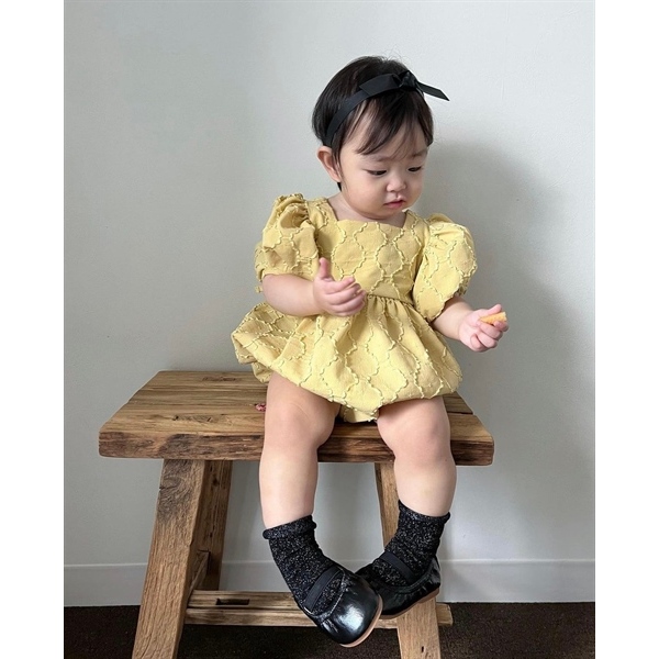 ANNE SHIRLEY Body suit Lily vàng sz M cho bé gái xinh iu