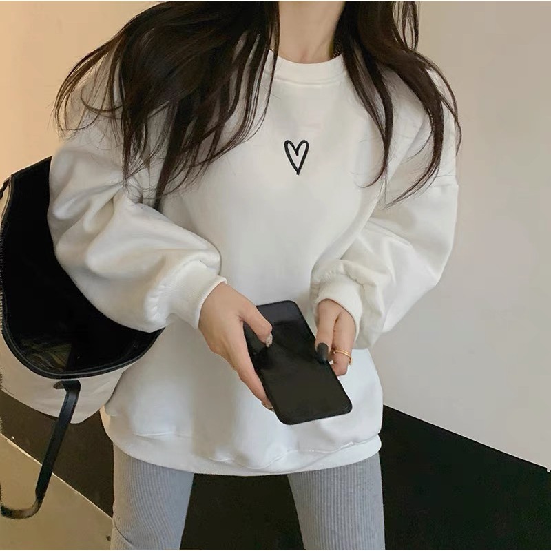 Áo sweater dài tay nỉ bông họa tiết logo trái tim trẻ trung - Phông suông cổ tròn trơn suông phong cách hàn quốc