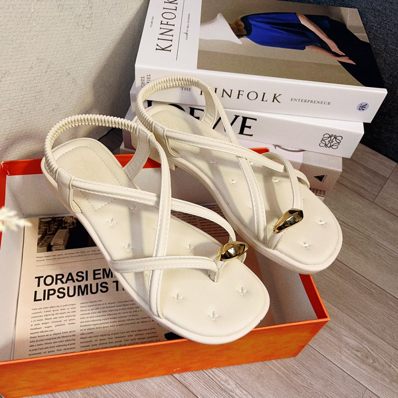 Sanda xỏ ngón chun hậu