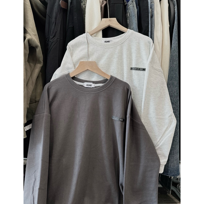 Sweater nỉ mỏng logo nhỏ