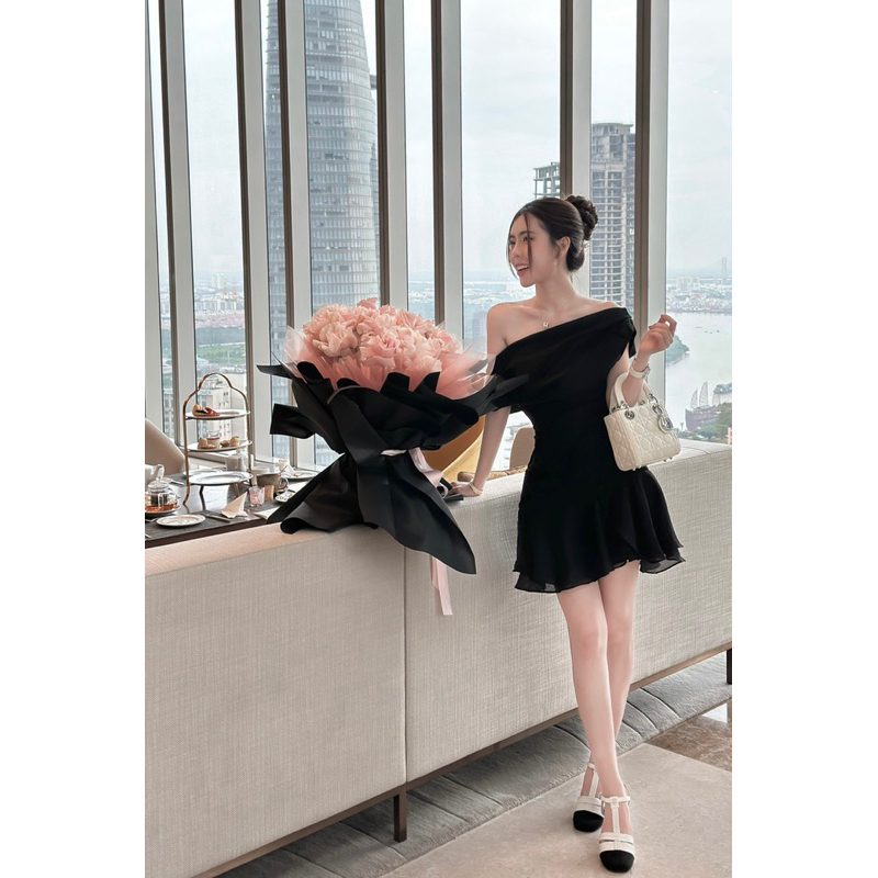 Đầm bèo sóng nước lệch vai