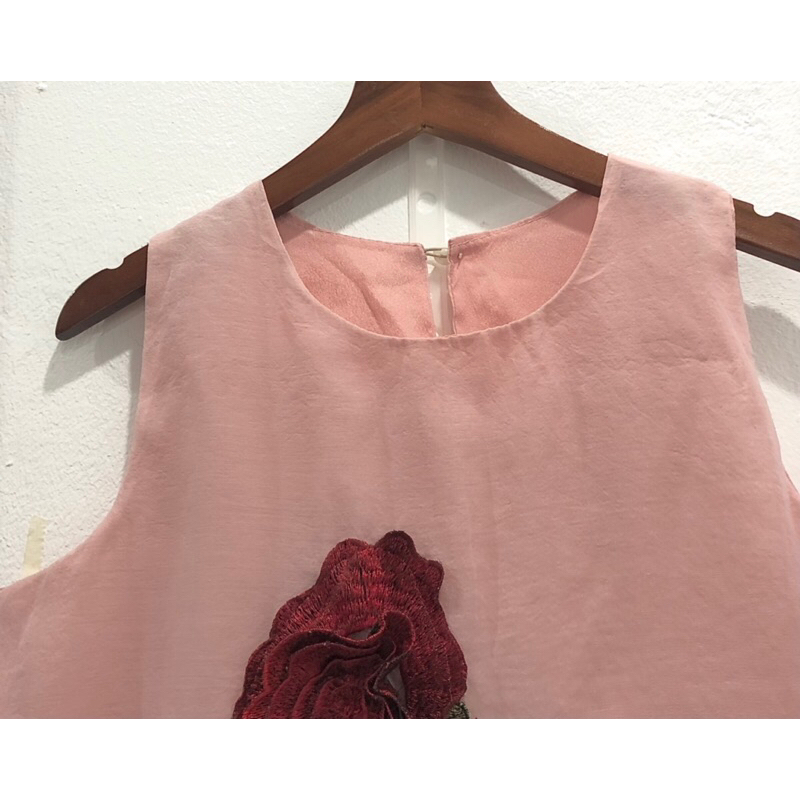 Váy suông thêu hoa