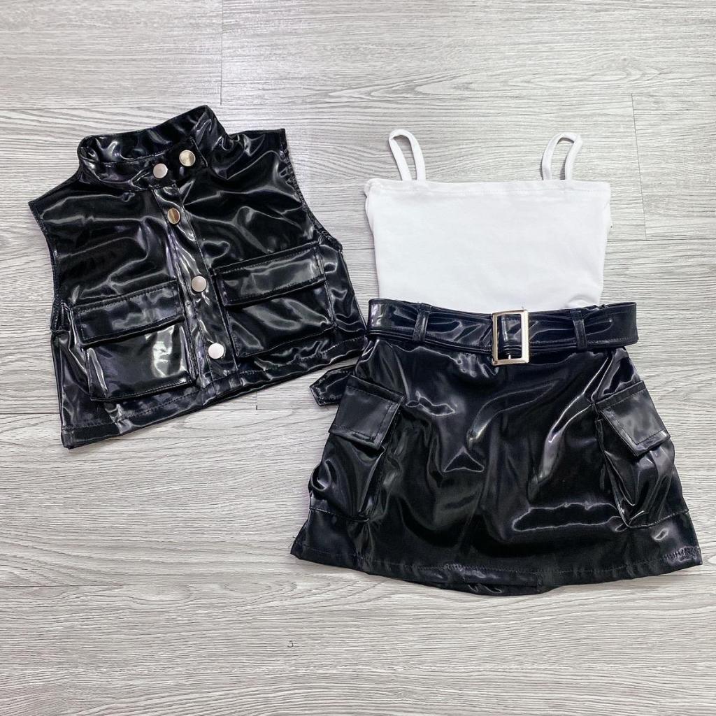 Set da 4 chi tiết: áo khoác gile, áo 2 dây, chân váy có lót trong