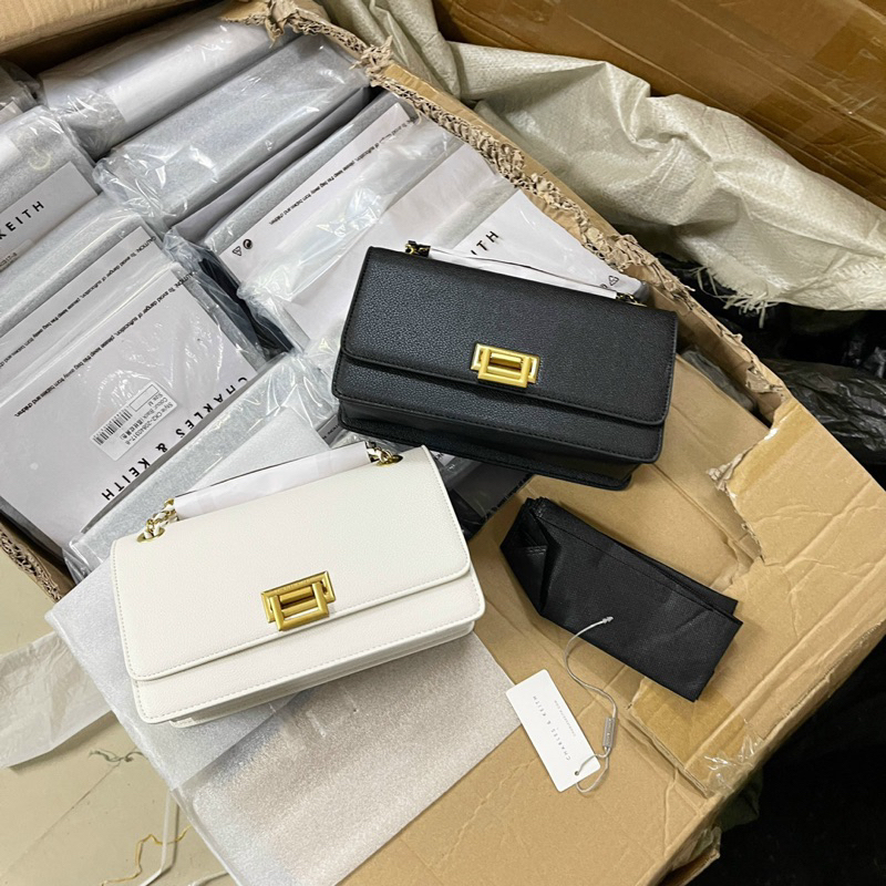 Túi xách / Ví đeo chéo dây xích dự tiệc CHARLES N KEITH