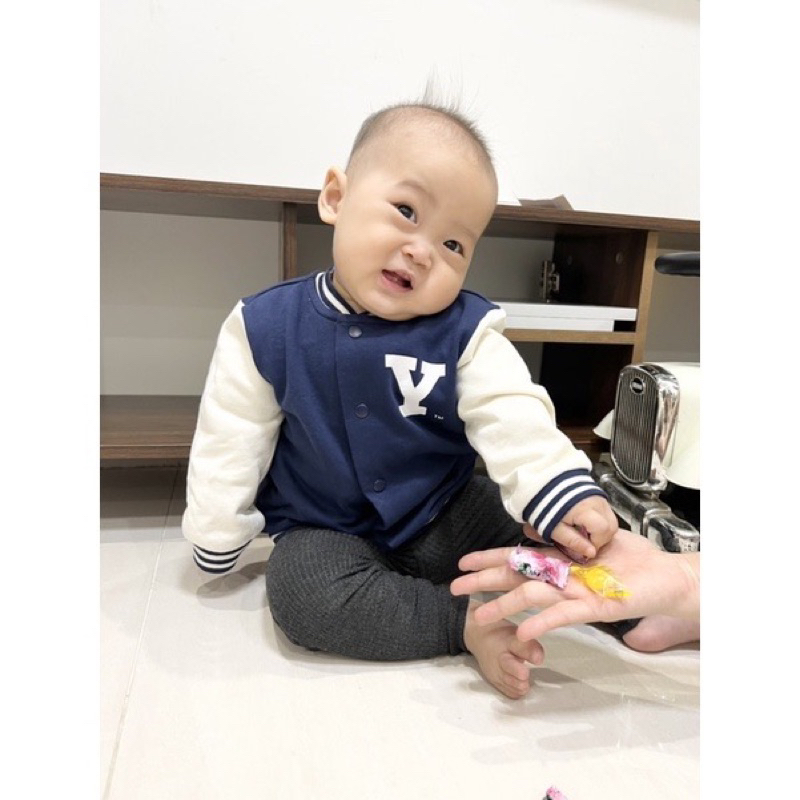 Áo bomber xanh chữ Y