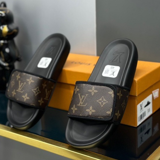 Dép Nam LV Quai Ngang ĐẾ PU Đi êm Chân Kiểu Dáng Thời Trang Năng Động