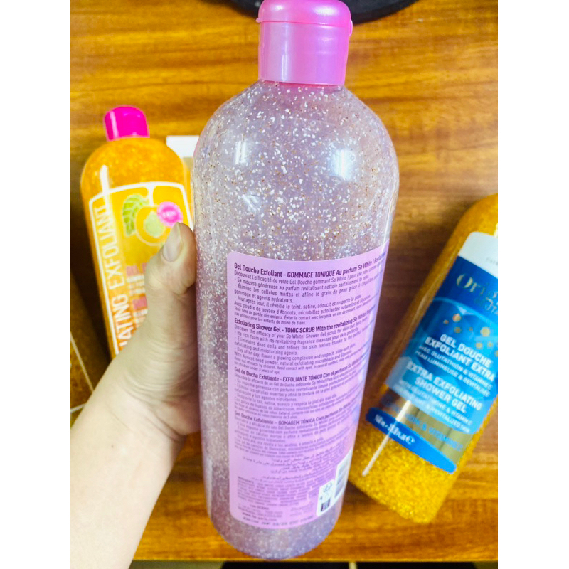 Sữa tắm tẩy da chết Body F&W Exfoliating màu vàng, màu tím 940ml