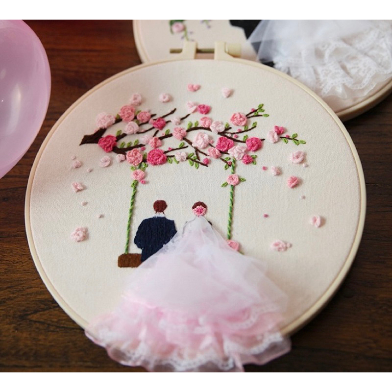 Quà Tặng Lễ Cưới Tranh Thêu 3D Váy cô Dâu Chú Rễ Thủ Công Mang Đầy Ý nghĩa, Độc Đáo.Kèm bộ phụ kiện( Hàng, Giá Tận Xưởng