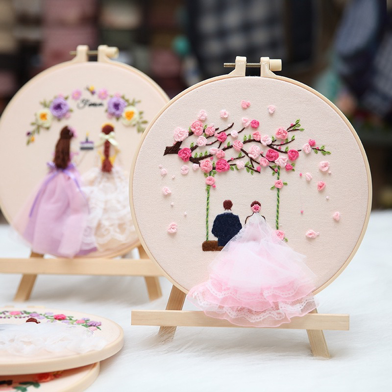 Quà Tặng Lễ Cưới Tranh Thêu 3D Váy cô Dâu Chú Rễ Thủ Công Mang Đầy Ý nghĩa, Độc Đáo.Kèm bộ phụ kiện( Hàng, Giá Tận Xưởng