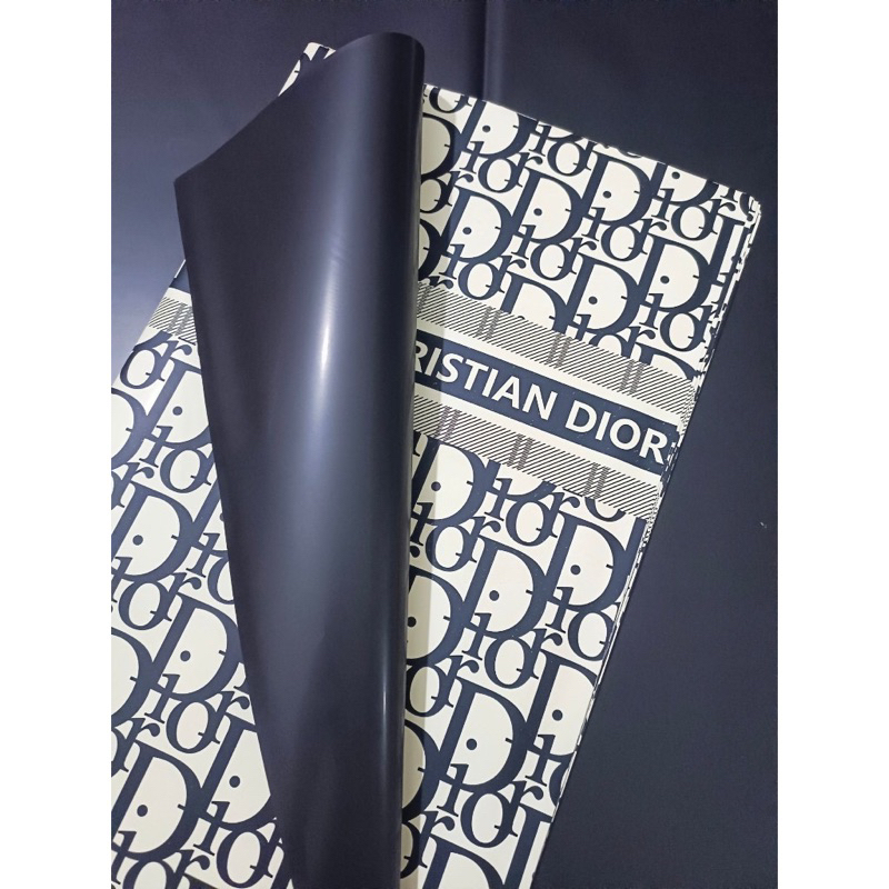 Giấy gói hoa 2 mặt in chữ Dior xắp 20 tờ