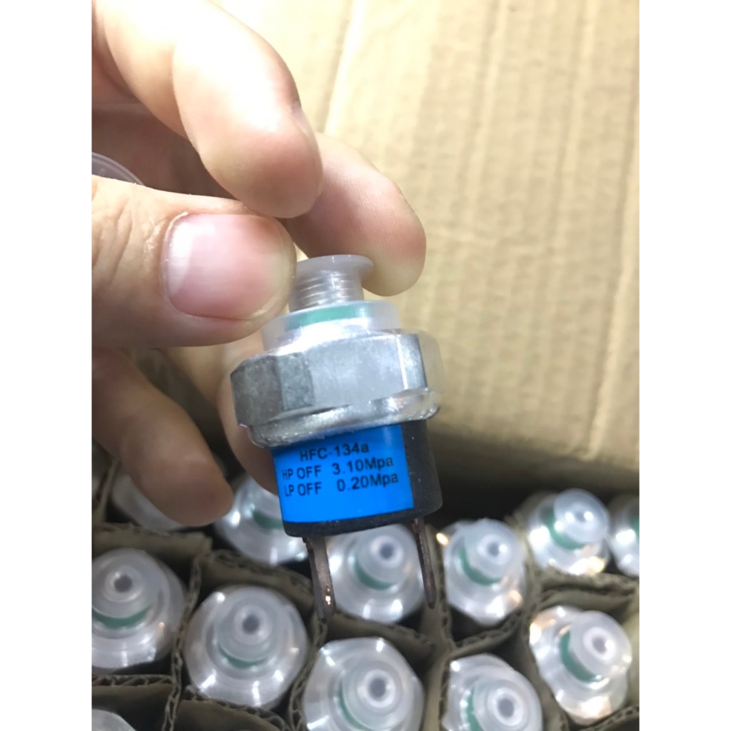 VAN ÁP SUẤT ĐIỀU HOÀ Ô TÔ