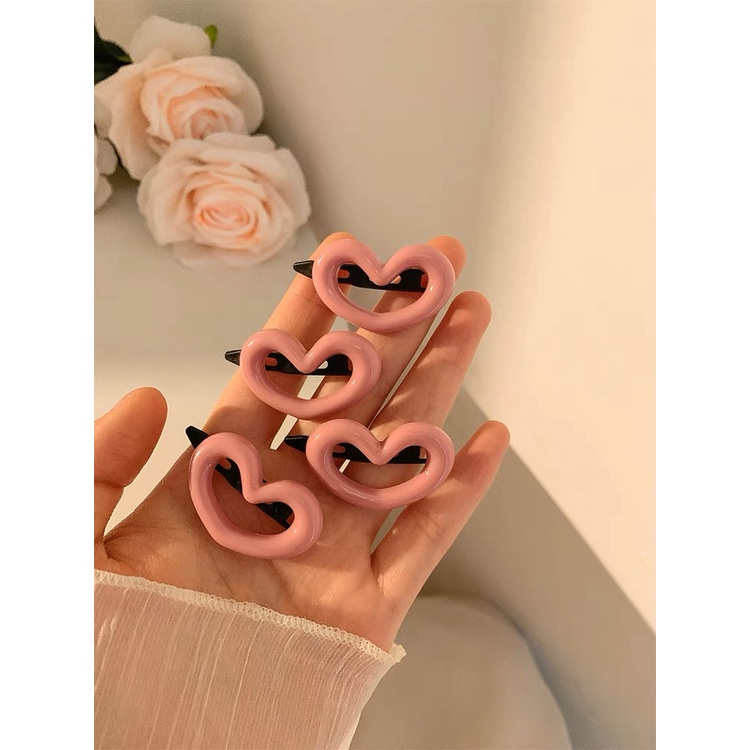 Kẹp tóc mái hình trái tim màu hồng pastel dễ thương iLita cặp bấm mái nữ đẹp vintage Hàn Quốc màu trơn hottrend 2023
