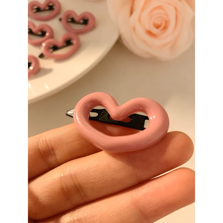 Kẹp tóc mái hình trái tim màu hồng pastel dễ thương iLita cặp bấm mái nữ đẹp vintage Hàn Quốc màu trơn hottrend 2023