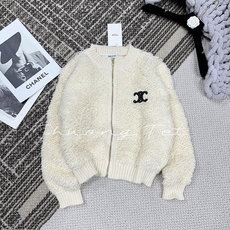 Áo khoác len thêu ngực