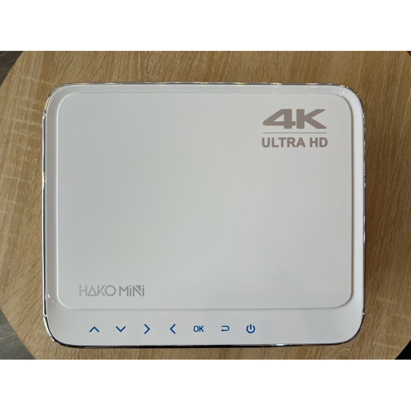 Máy chiếu Hako Mini LP5 Chứng chỉ Google ATV 12, Netflix 4K chứng chỉ ,giọng nói tiếng việt 800 Ansilumen
