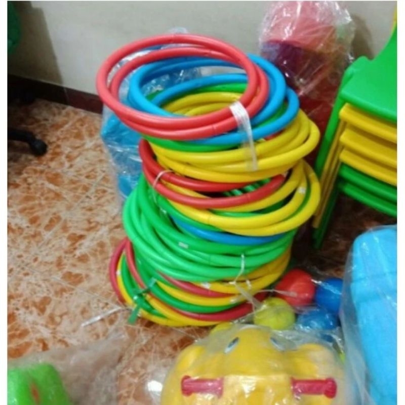 Vòng tập thể dục cho bé và cô