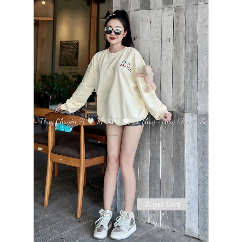 Áo sweater nỉ dài tay cổ tròn màu da tay đính gấu bông 13DE MARZO dễ thương