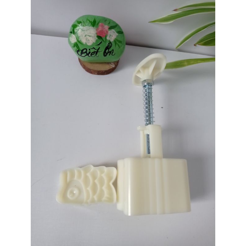 Khuôn trung thu lò xo 50g 1 nhấn 2 mặt CÁ HOẠT HÌNH CHỮ NHẬT siêu kute