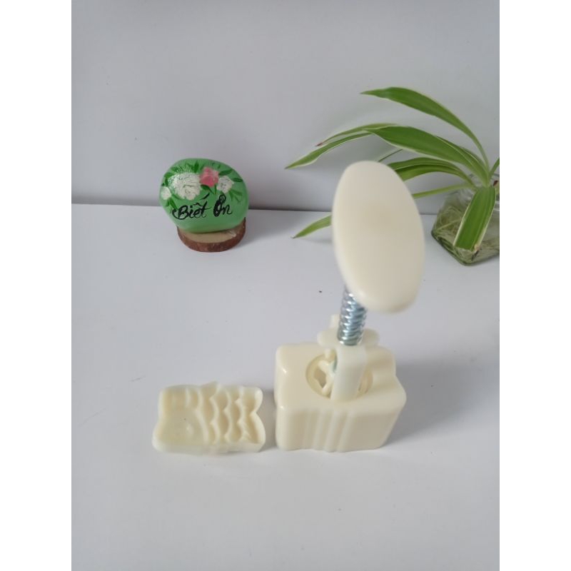 Khuôn trung thu lò xo 50g 1 nhấn 2 mặt CÁ HOẠT HÌNH CHỮ NHẬT siêu kute