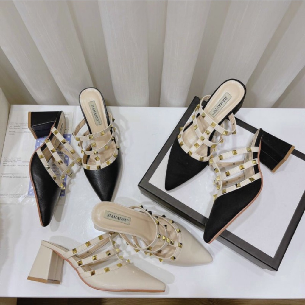 Giày Cao Gót Mũi Nhọn Đinh Tán Sandal Nữ 2 Phân Viền Đinh Tán Khoét Eo