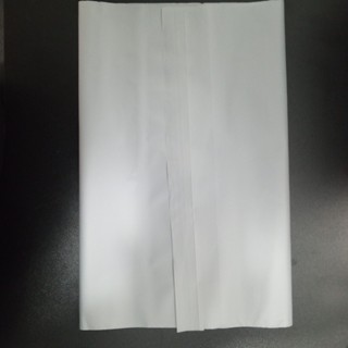 1 chiếc túi nilon màu xám