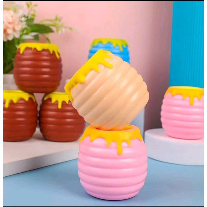 Squishy bóp con ong con gấu trốn hũ mật siêu dễ thương