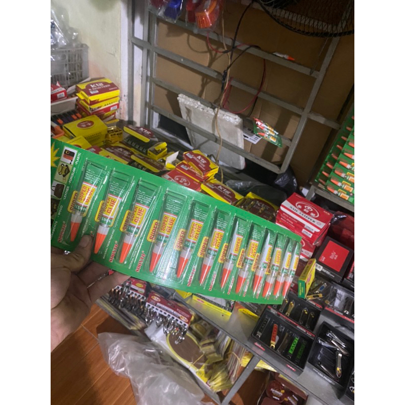 Tuýt keo dán đa năng