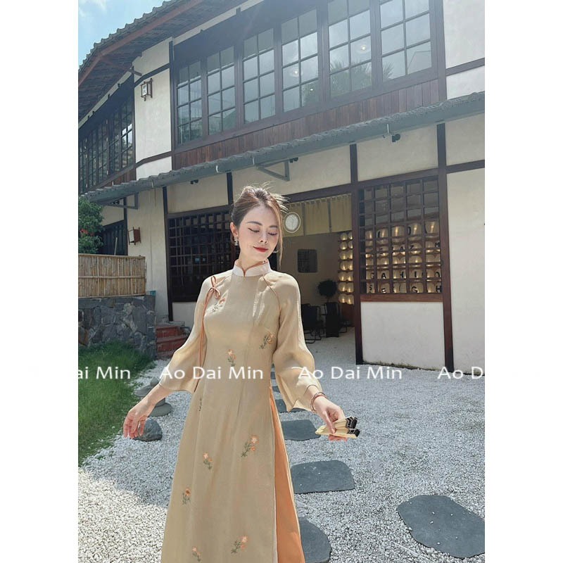 Áo Dài Cách Tân Chi Giao Màu Da , Áo Dài Thêu Hoa Tay Loe 4 Tà Cực Sang