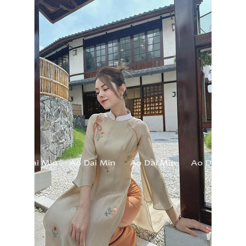 Áo Dài Cách Tân Chi Giao Màu Da , Áo Dài Thêu Hoa Tay Loe 4 Tà Cực Sang