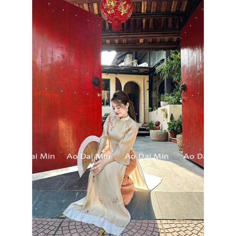 Áo Dài Cách Tân Chi Giao Màu Da , Áo Dài Thêu Hoa Tay Loe 4 Tà Cực Sang