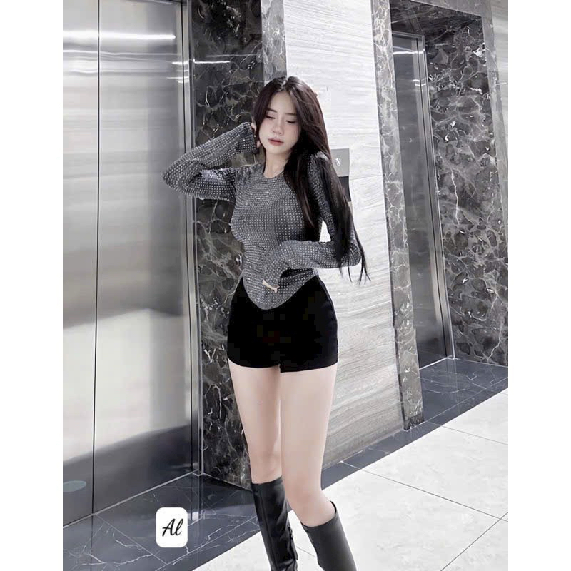 Áo thun nhũ đính đá