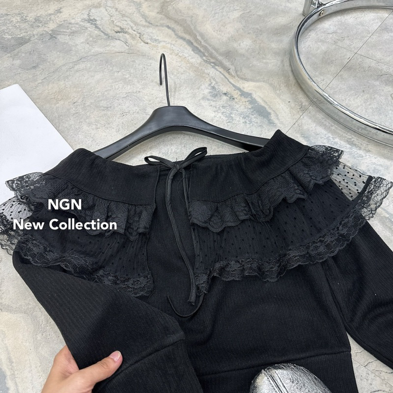 Áo len trễ vai phối ren chấm bi