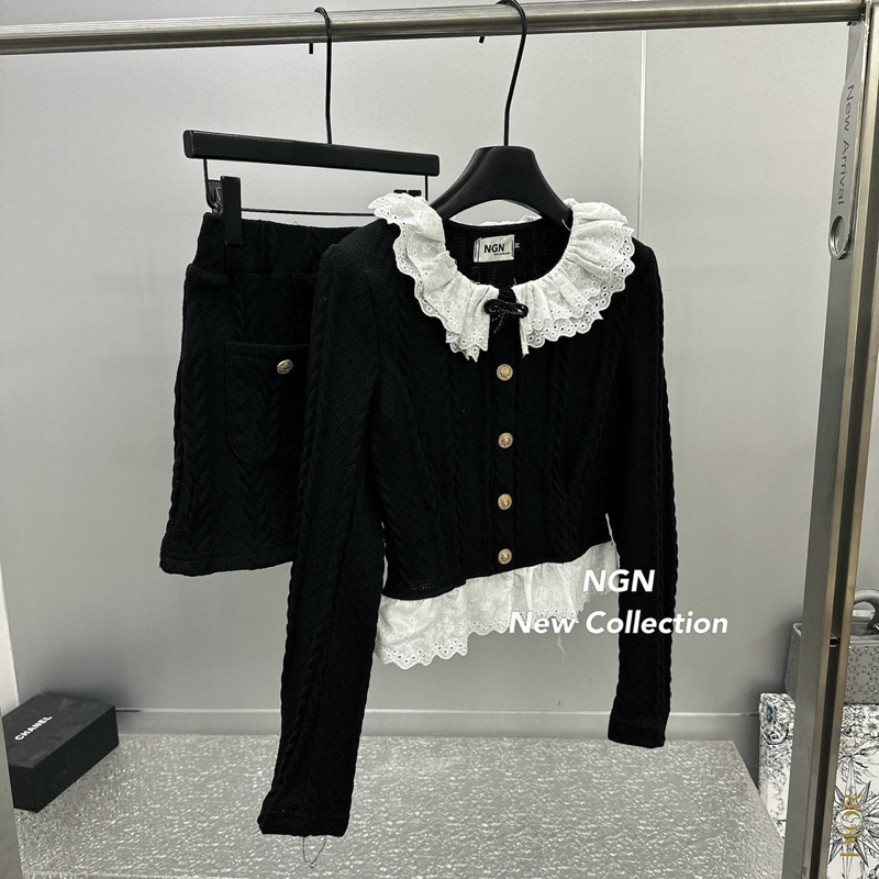 Sét áo dài tay phối cổ bèo +chân váy cúc vàng