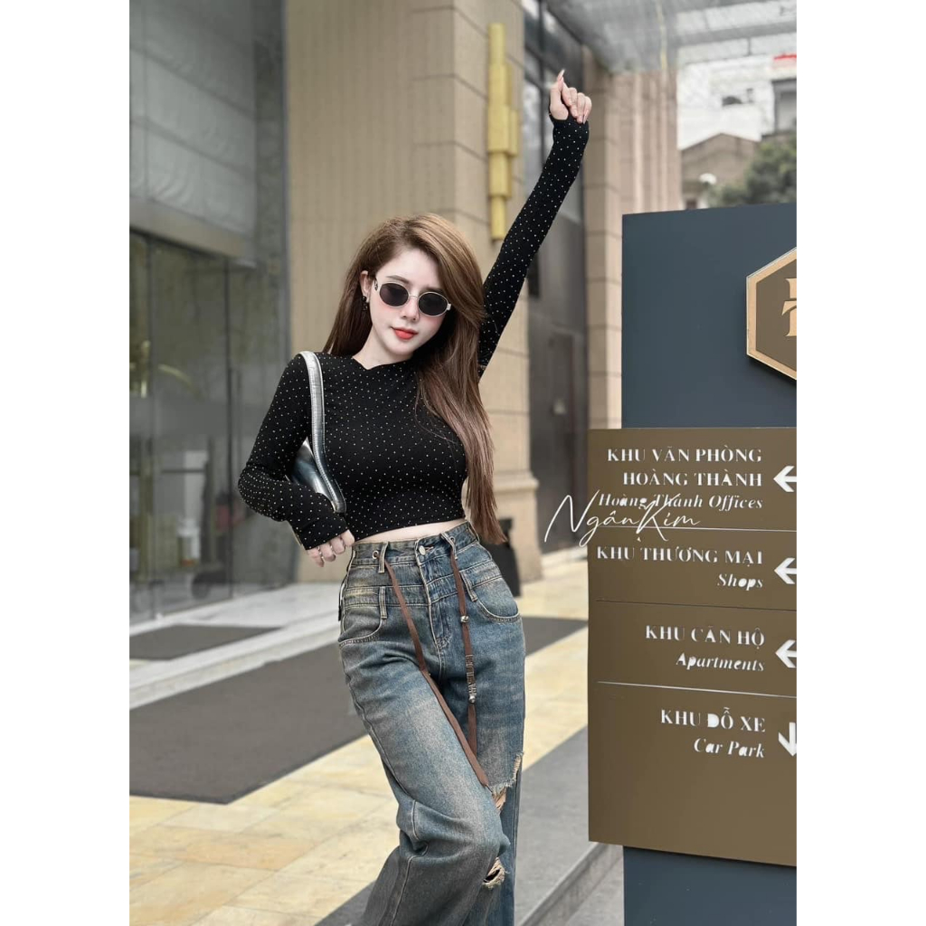Áo cổ tròn đính đá croptop dài tay 2 màu xinh