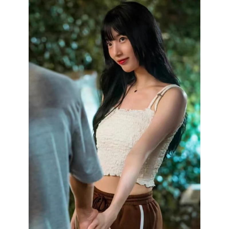 Áo croptop trắng 2 dây phim Lee Doona - Bae Suzy