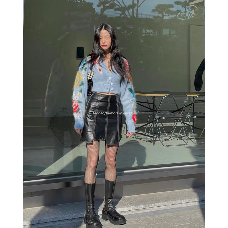Áo cardigan len hoa xanh phim Doona
