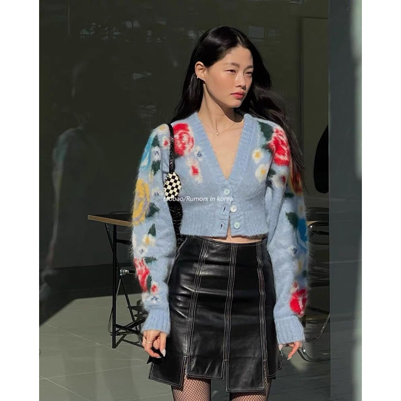 Áo cardigan len hoa xanh phim Doona