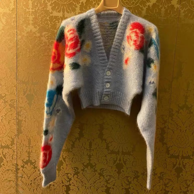Áo cardigan len hoa xanh phim Doona