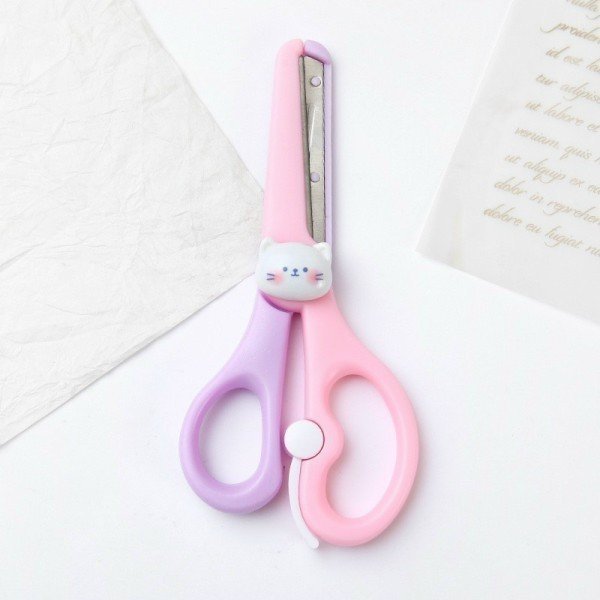 Kéo thủ công nhỏ xinh gắn charm  hoạt hình