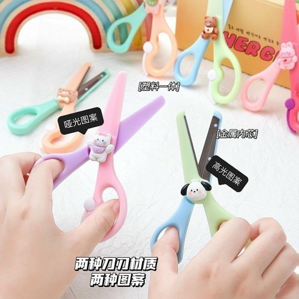 Kéo thủ công nhỏ xinh gắn charm  hoạt hình